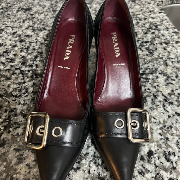 Prada leather pointed toe kitten heels with silver buckle - Picture 3 of 8